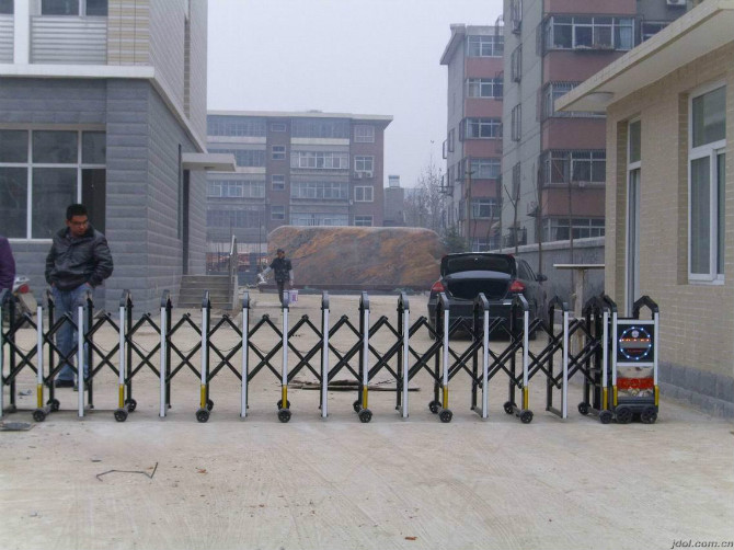 東莞東城區(qū)桑園科技園伸縮門安裝