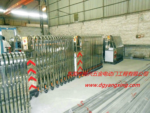 普通伸縮門待出貨區(qū)