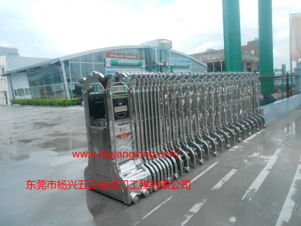 毫華伸縮門(mén)安裝