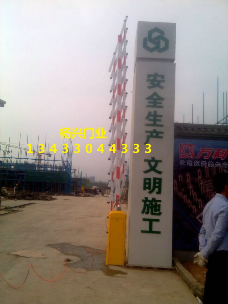 東莞市虎門電動?xùn)艡诘篱l門安裝